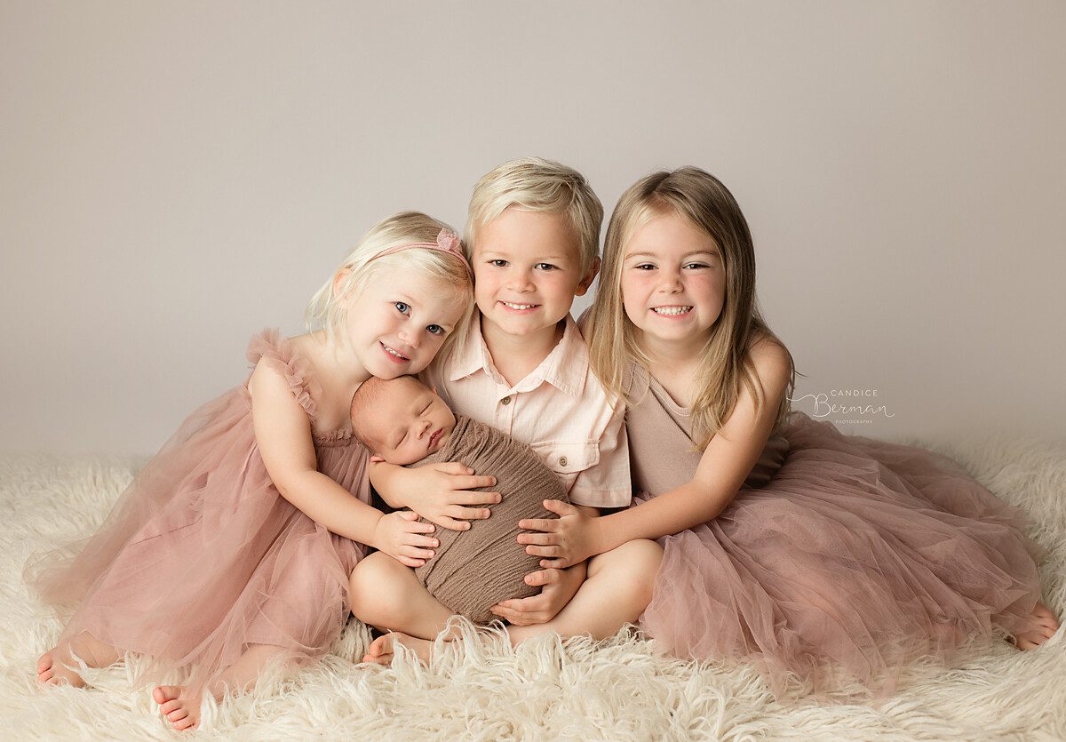 Newborn Sibling Photo with 4 kids